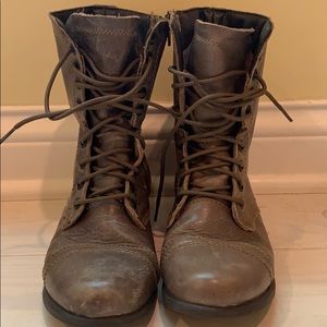 Combat boots